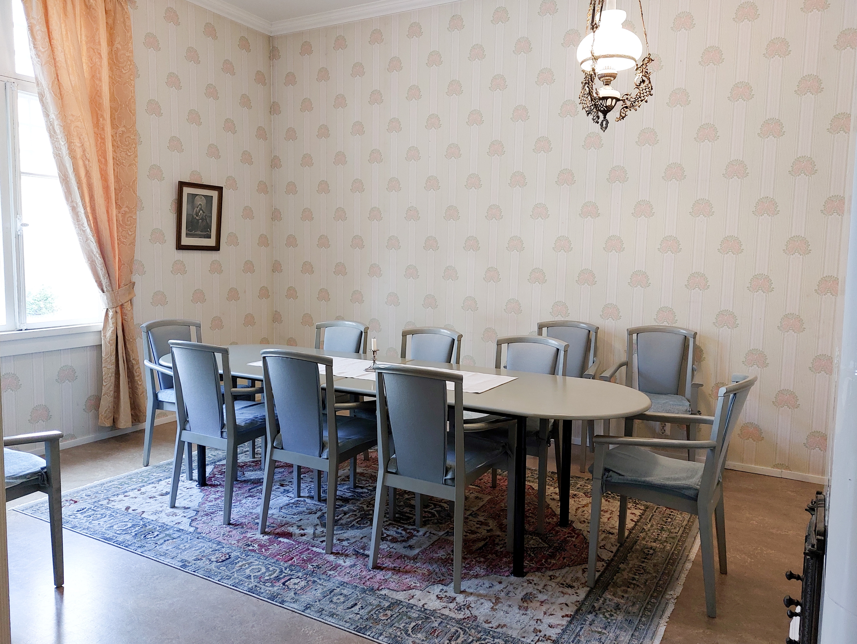 Vanhan pappilan päädyn kadunpuoleinen huone