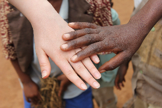 Kädet Tansaniassa