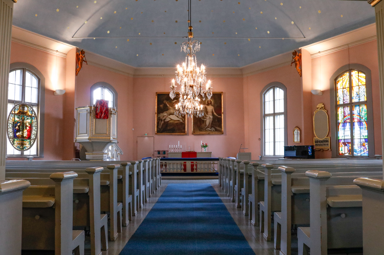 Heinolan kirkko on avoinna Heinolan kirkko sisältä