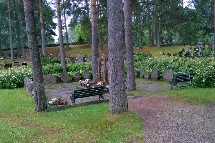 Heinolan hautausmaan muistolehto_M.jpg